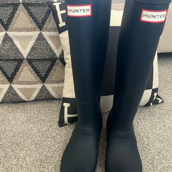 Hunter like new tall boots!  Only worn twice. They are in like new condition! - Picture 6 of 14